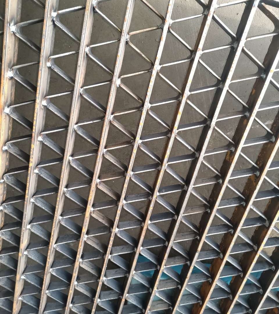 weaved grating